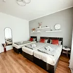 Gemuetliche Mit Garten דירה