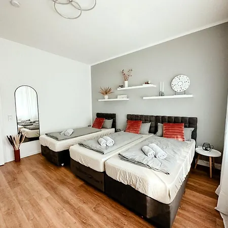 Gemuetliche Mit Garten דירה